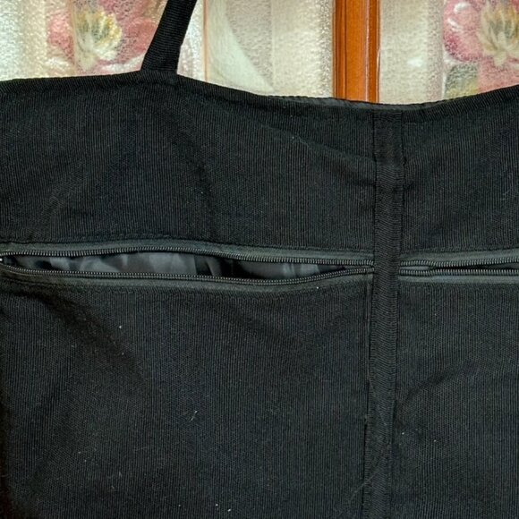 Embroidered Floral Tote ~ roomy ~ zipper closure ~ multicolor - Picture 6 of 7